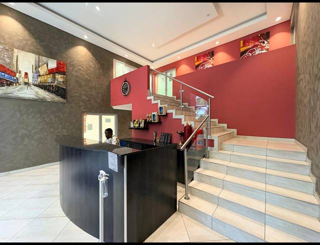 731M² OFFICE FOR SALE IN HALFWAY HOUSE